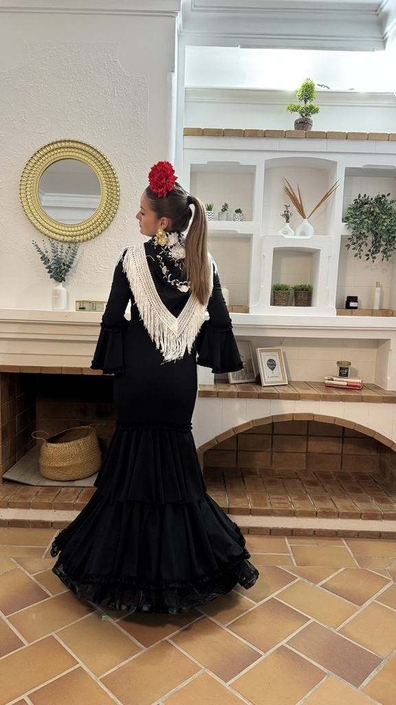 Vestido de flamenca Media noche en Sevilla