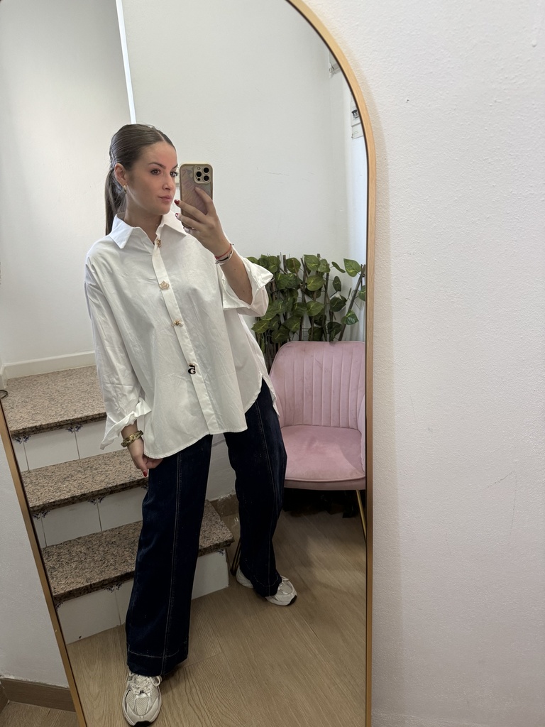 Camisa blanca oversize deco