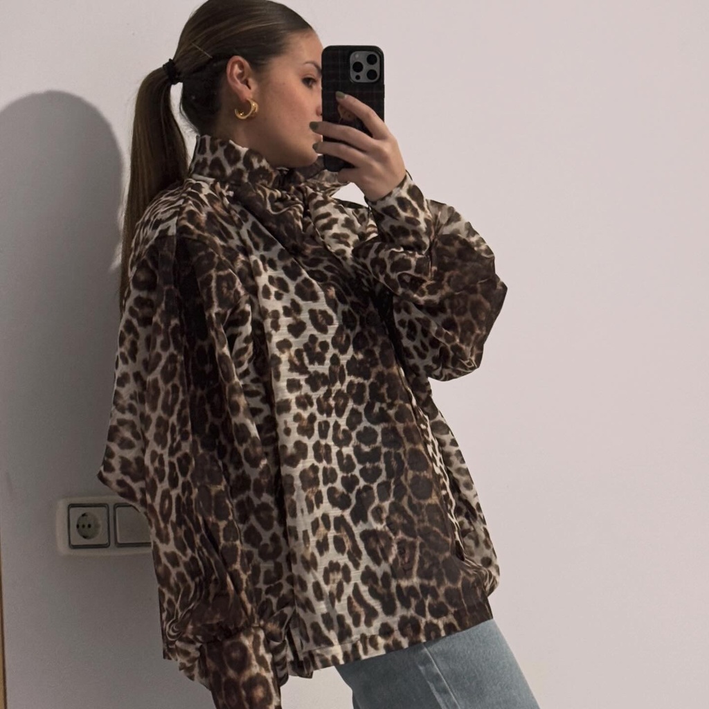 Camisa over animal print