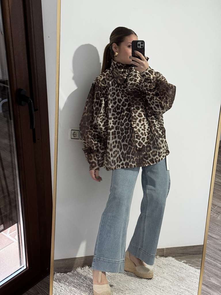 Camisa over animal print