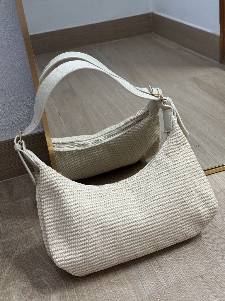 Bolso con asa de rafia