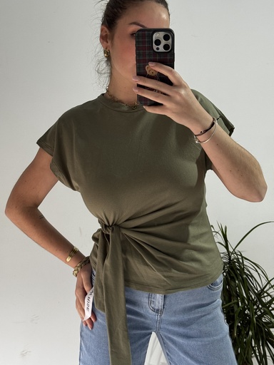 Camiseta nudo
